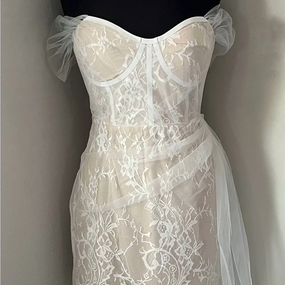 Tule and lace dress 👗 - Picture 1 of 9